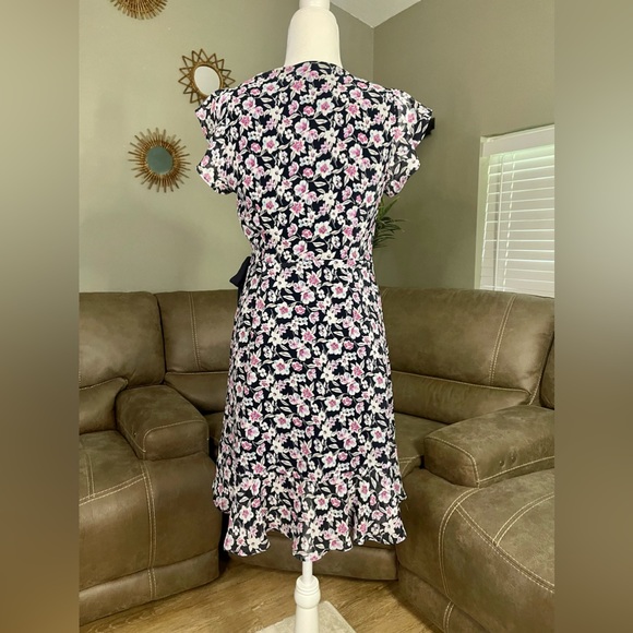 SWEET Banana Republic Navy Floral Wrap Dress Sz 4 - Picture 11 of 15
